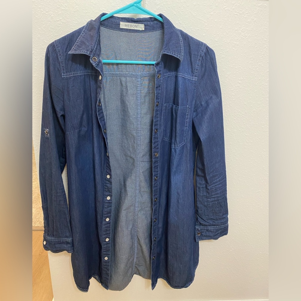 Lightweight long sleeve denim jacket